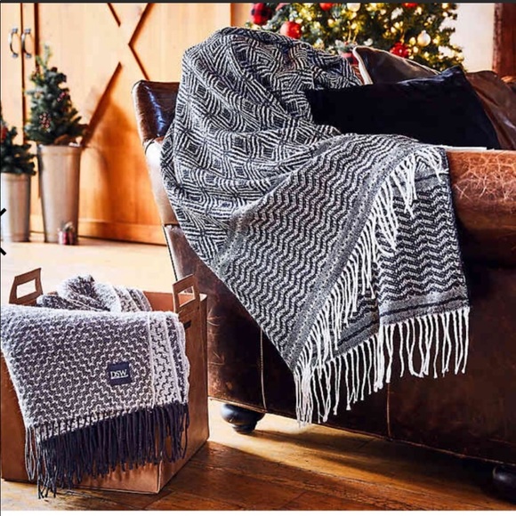🆕⚫️Geometric Pattern Knit Fringe Throw Blanket BK - Picture 7 of 12